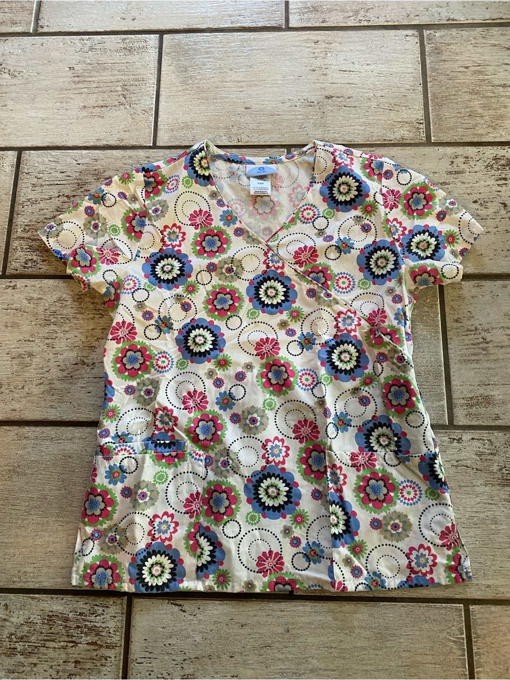 Women's Floral V-Neck Medical Scrub Top - White with Pink & Blue Flowers Size S